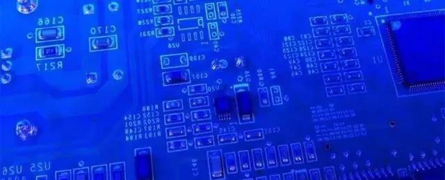 軸心自控AC系列自動(dòng)涂覆機(jī)涂覆效果，均勻度非常一致